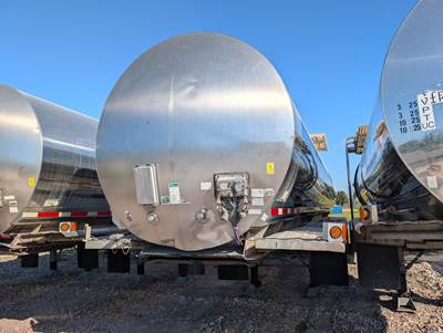 Walker 6800 Gallon Stainless Steel Non Code Tank Trailer - Tandem Axle, Air Ride