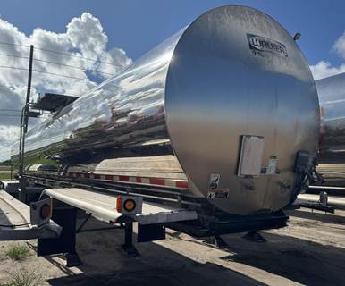 Walker 6800 Gallon Stainless Steel Non Code Tank Trailer - Tandem Axle, Air Ride