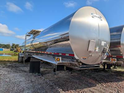Walker 6800 Gallon Stainless Steel Non Code Tank Trailer - Tandem Axle, Air Ride