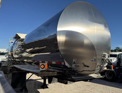 Walker 7000 Gallon Stainless Steel Non Code Tank Trailer - Tandem Axle, Air Ride