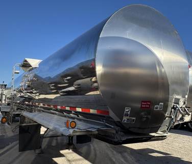 Walker 7000 Gallon Stainless Steel Non Code Tank Trailer - Tandem Axle, Air Ride