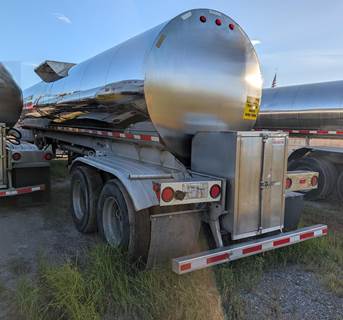 Walker 7000 Gallon Stainless Steel Non Code Tank Trailer - Tandem Axle, Air Ride