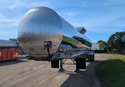 Walker 7000 Gallon Stainless Steel Non Code Tank Trailer - Tandem Axle, Air Ride