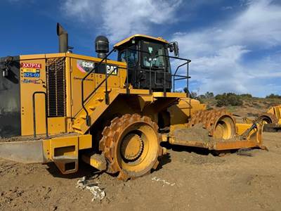 Caterpillar 825K Soil Compactor