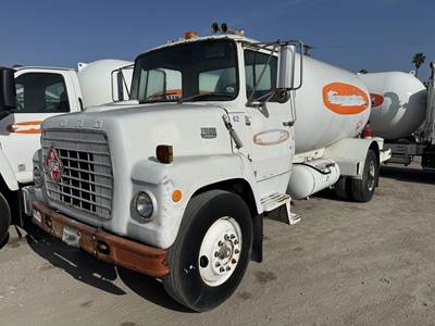 Ford F-700 2770 Gallon Propane Truck - Manual
