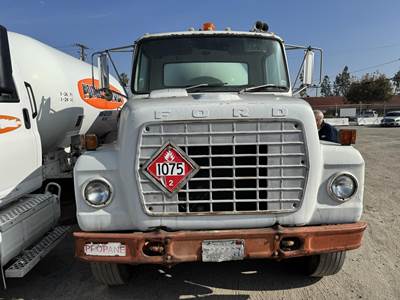 1981 Ford F-700 2770 Gallon Propane Truck - Manual