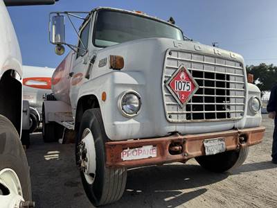 1981 Ford F-700 2770 Gallon Propane Truck - Manual