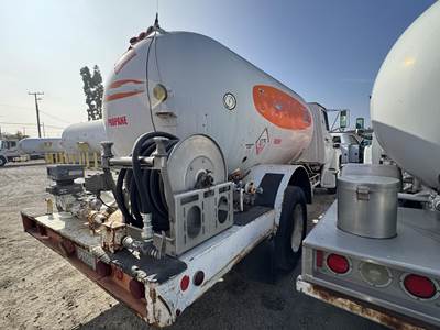1981 Ford F-700 2770 Gallon Propane Truck - Manual