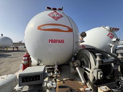1981 Ford F-700 2770 Gallon Propane Truck - Manual