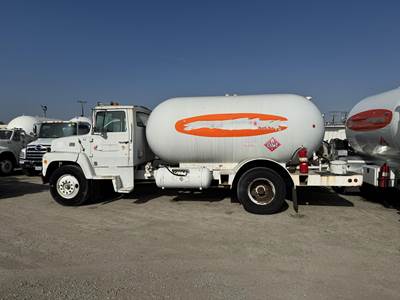 1981 Ford F-700 2770 Gallon Propane Truck - Manual
