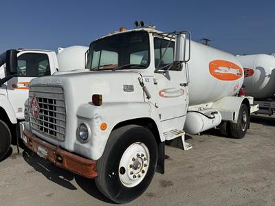 1981 Ford F-700 2770 Gallon Propane Truck - Manual