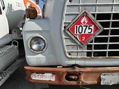 1981 Ford F-700 2770 Gallon Propane Truck - Manual