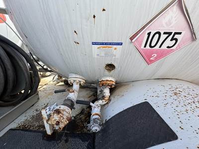 1981 Ford F-700 2770 Gallon Propane Truck - Manual