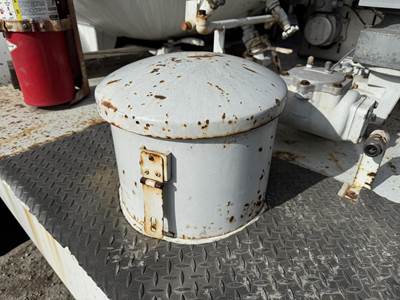 1981 Ford F-700 2770 Gallon Propane Truck - Manual