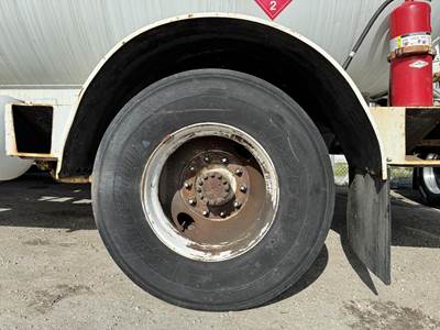 1981 Ford F-700 2770 Gallon Propane Truck - Manual