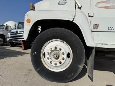 1981 Ford F-700 2770 Gallon Propane Truck - Manual