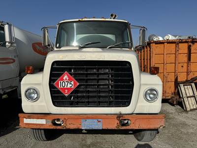 1981 Ford F-700 2750 Gallon Propane Truck - Automatic