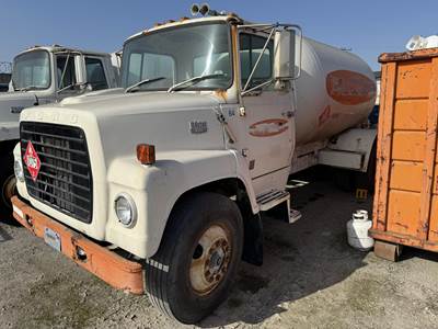 1981 Ford F-700 2750 Gallon Propane Truck - Automatic