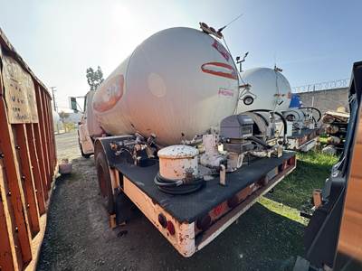 1981 Ford F-700 2750 Gallon Propane Truck - Automatic