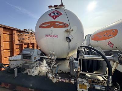 1981 Ford F-700 2750 Gallon Propane Truck - Automatic
