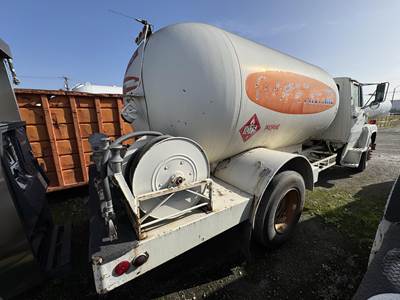 1981 Ford F-700 2750 Gallon Propane Truck - Automatic