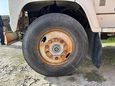 1981 Ford F-700 2750 Gallon Propane Truck - Automatic