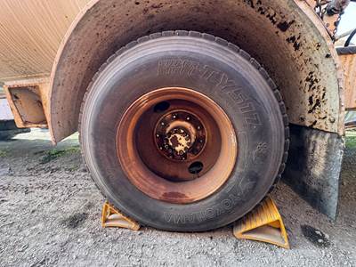 1981 Ford F-700 2750 Gallon Propane Truck - Automatic