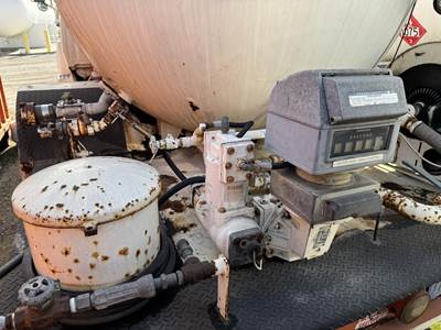 1981 Ford F-700 2750 Gallon Propane Truck - Automatic