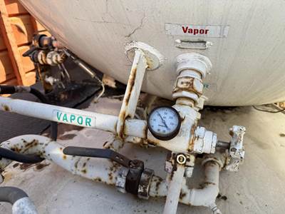 1981 Ford F-700 2750 Gallon Propane Truck - Automatic