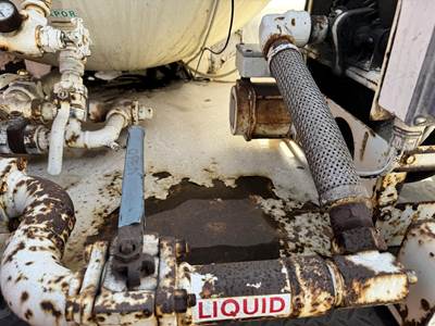 1981 Ford F-700 2750 Gallon Propane Truck - Automatic