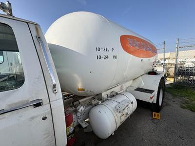1986 Ford F-700 2790 Gallon Propane Truck - Manual