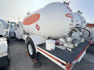 1986 Ford F-700 2790 Gallon Propane Truck - Manual