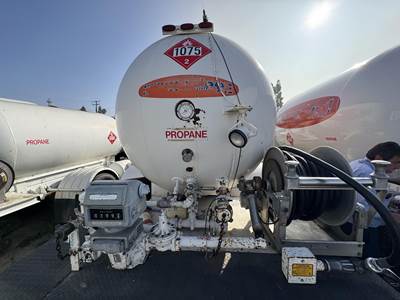 1986 Ford F-700 2790 Gallon Propane Truck - Manual