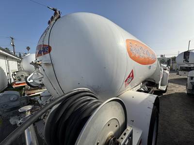 1986 Ford F-700 2790 Gallon Propane Truck - Manual