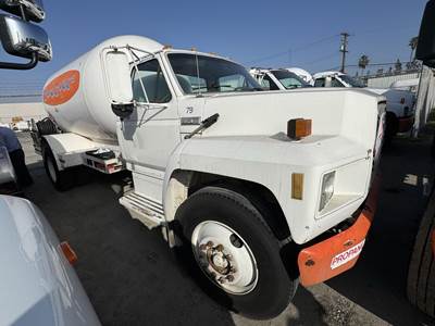 1986 Ford F-700 2790 Gallon Propane Truck - Manual