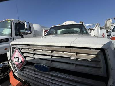 1986 Ford F-700 2790 Gallon Propane Truck - Manual