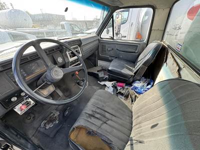 1986 Ford F-700 2790 Gallon Propane Truck - Manual