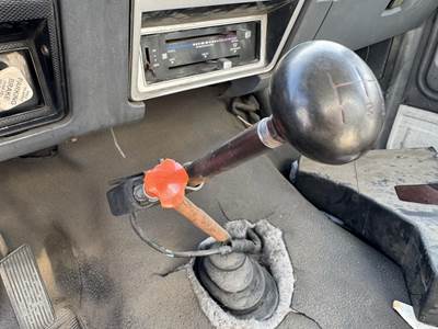 1986 Ford F-700 2790 Gallon Propane Truck - Manual