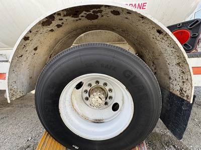 1986 Ford F-700 2790 Gallon Propane Truck - Manual