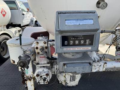 1986 Ford F-700 2790 Gallon Propane Truck - Manual