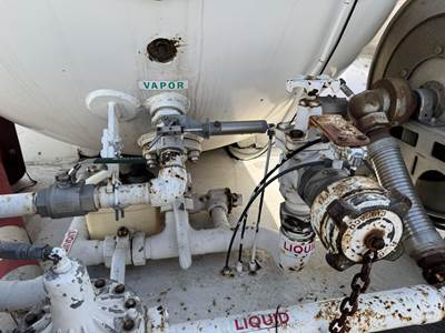 1986 Ford F-700 2790 Gallon Propane Truck - Manual