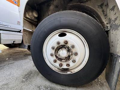 1986 Ford F-700 2790 Gallon Propane Truck - Manual