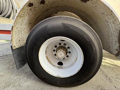 1986 Ford F-700 2790 Gallon Propane Truck - Manual