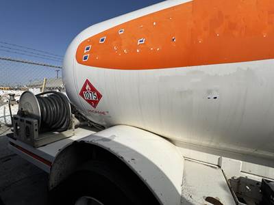 1986 Ford F-700 2790 Gallon Propane Truck - Manual