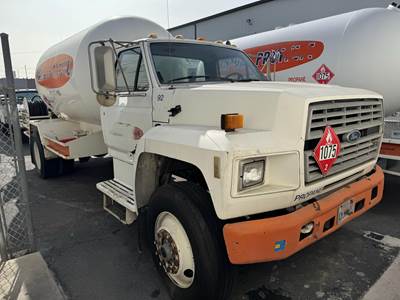 Ford F-700 2750 Gallon Propane Truck - Automatic