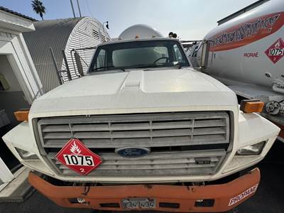 1992 Ford F-700 2750 Gallon Propane Truck - Automatic