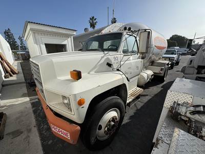 1992 Ford F-700 2750 Gallon Propane Truck - Automatic