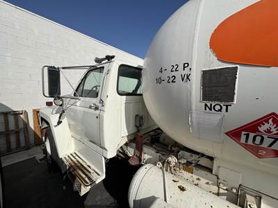 1992 Ford F-700 2750 Gallon Propane Truck - Automatic