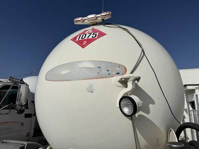 1992 Ford F-700 2750 Gallon Propane Truck - Automatic