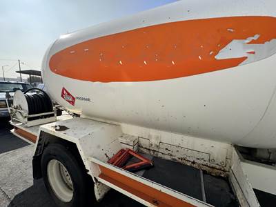 1992 Ford F-700 2750 Gallon Propane Truck - Automatic